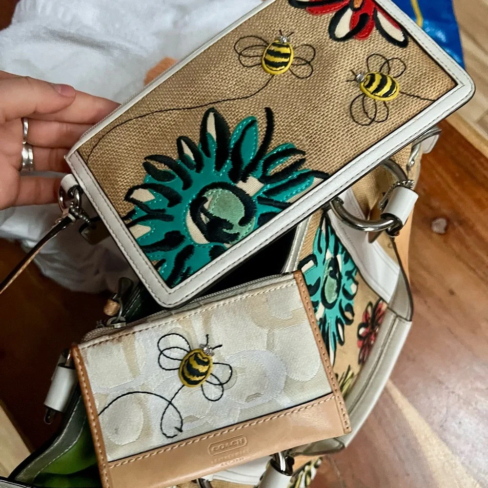 COACH Limited Straw Motif Bee Flower Satchel Tote 9447 - Picture 3 of 5